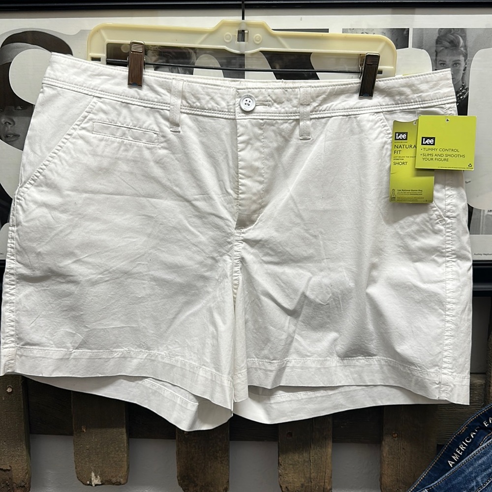 LEE SIZE 16 tummy control white shorts